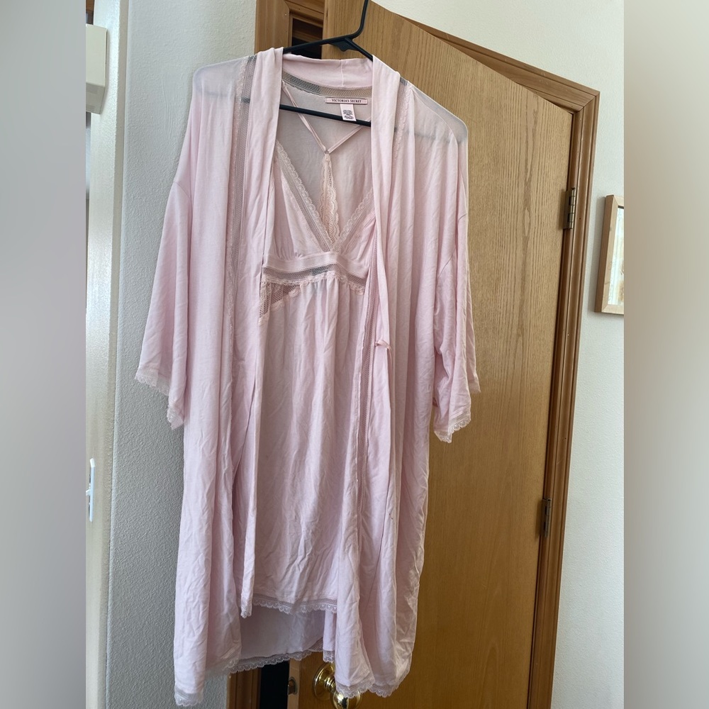 Victoria’s Secret sleep dress and robe Women’s size M/L brand new never worn